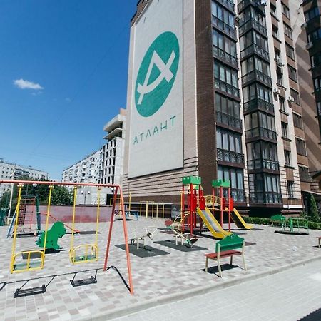 Atlant Luxury Family Apart Поряд З Тц Депот, Безконтактне Заселення Chernivtsi Bagian luar foto