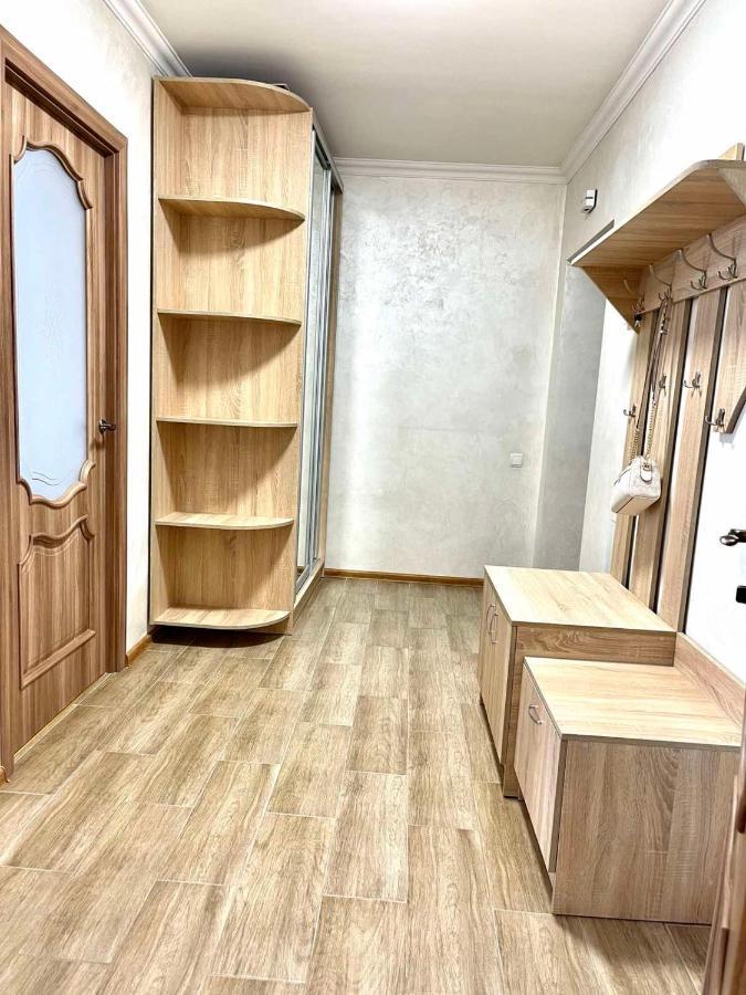 Atlant Luxury Family Apart Поряд З Тц Депот, Безконтактне Заселення Apartment Chernivtsi Bagian luar foto