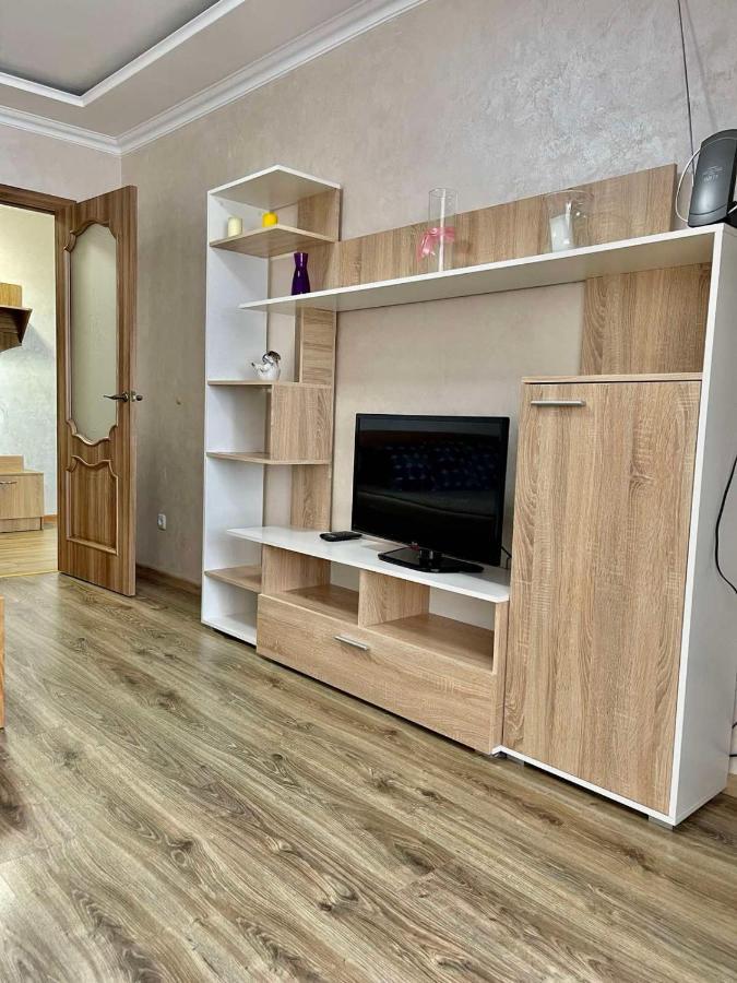 Atlant Luxury Family Apart Поряд З Тц Депот, Безконтактне Заселення Apartment Chernivtsi Bagian luar foto