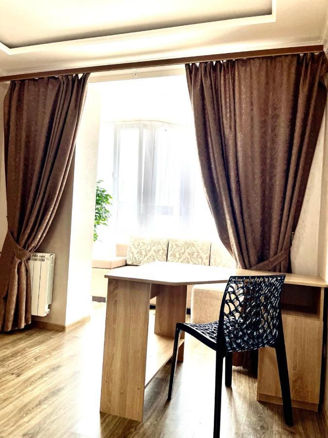 Atlant Luxury Family Apart Поряд З Тц Депот, Безконтактне Заселення Chernivtsi Bagian luar foto