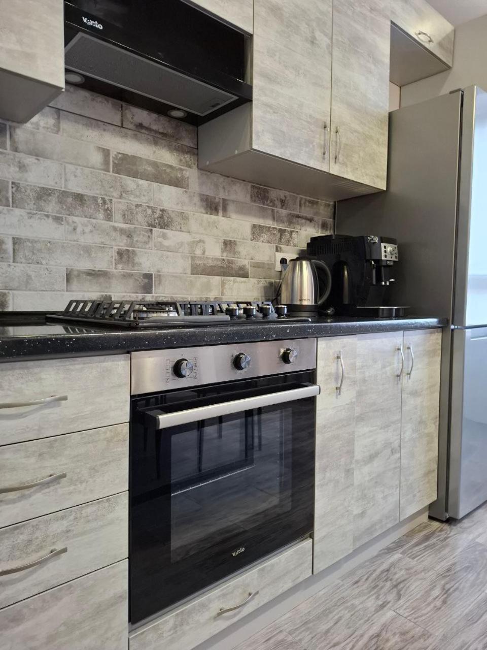 Atlant Luxury Family Apart Поряд З Тц Депот, Безконтактне Заселення Chernivtsi Bagian luar foto